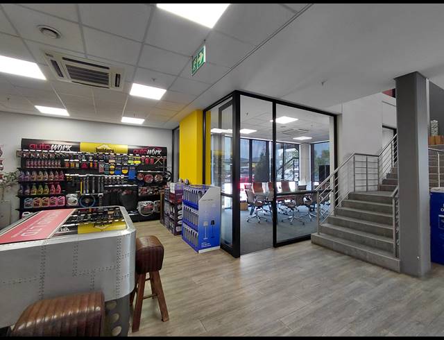 4,315M² WAREHOUSE TO LET IN POMONA